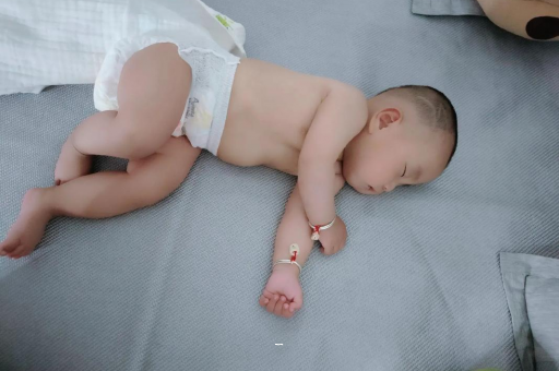 云梦宝宝多久会抬头